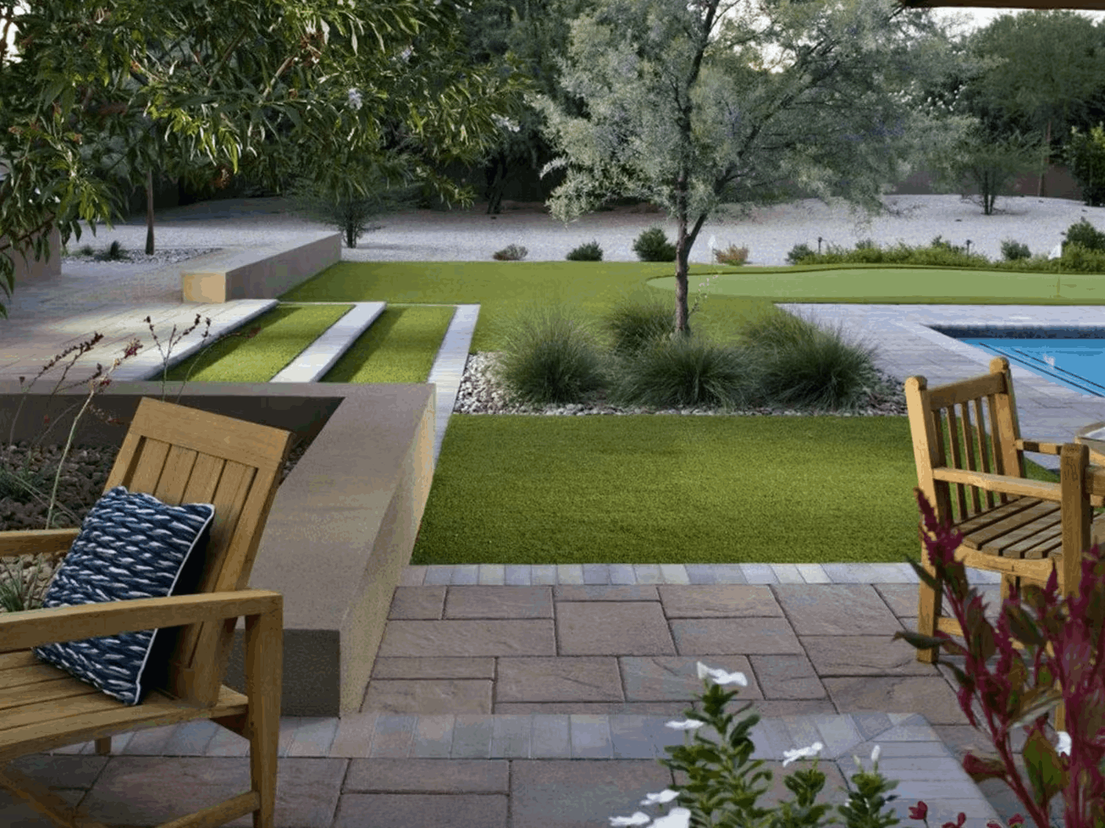 Design e progettazione Realizzazione di giardini e terrazzi Rifacimento giardini Rifacimento prati Manutenzione ordinaria Cura e gestione del verde Impianti d’irrigazione Potatura alberi Abbattimento controllato Trattamenti antizanzare 
